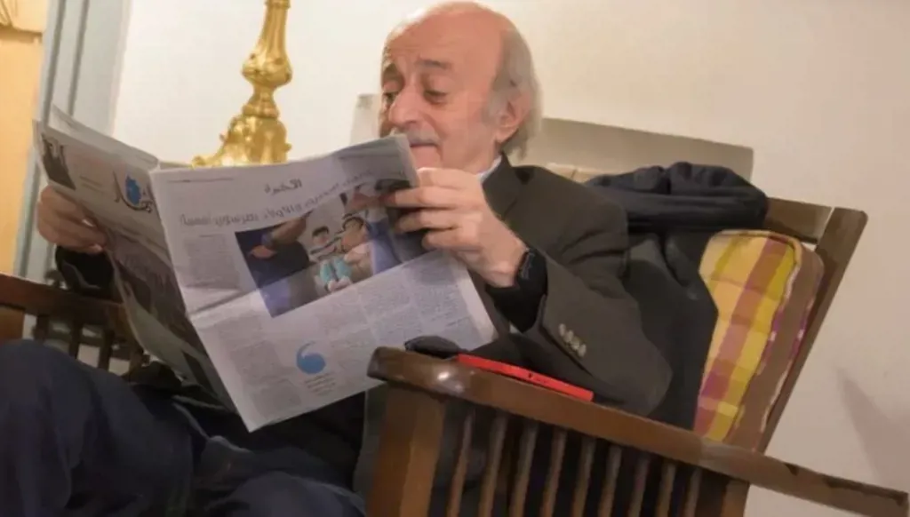 Jumblatt appelle au désarmement, qualifie le Hezbollah de "hors du temps et du lieu"
