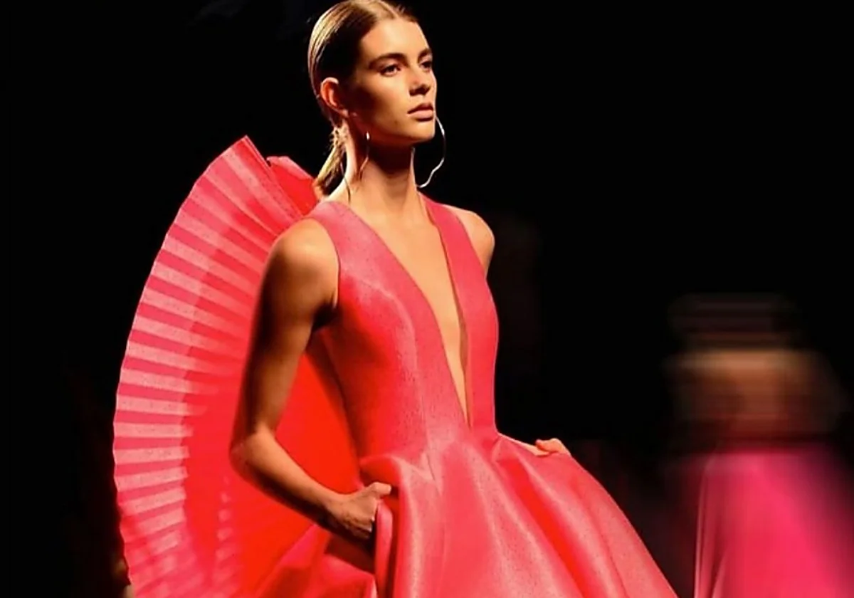 كريستينا بيريز غالسينكو (PASARELA CAMPOAMOR) .