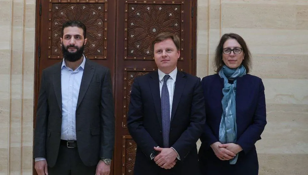 الجولاني أمام وفد بريطاني: رفع العقوبات ضروري لعودة اللاجئين