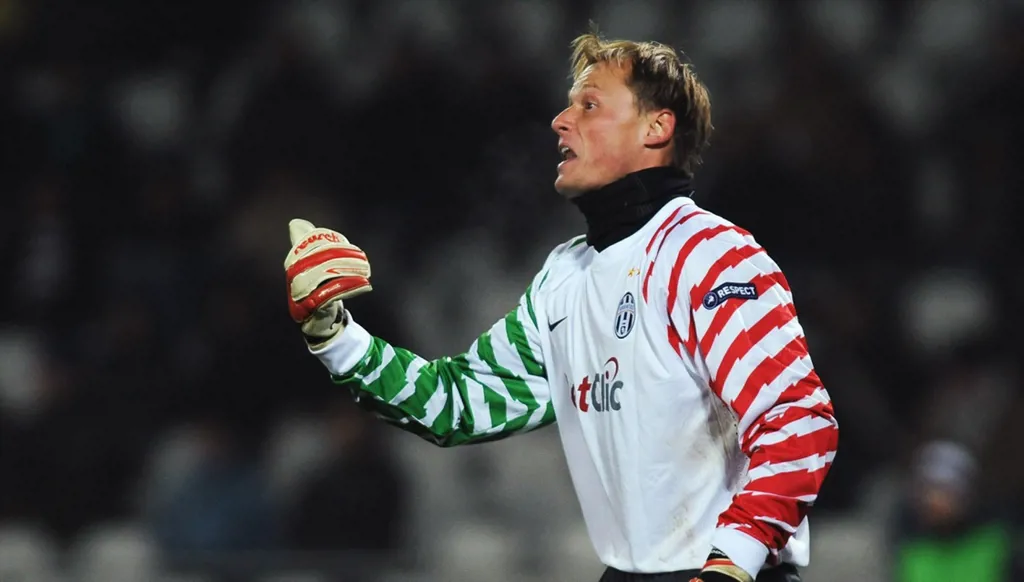 حادث سير مروّع يودي بحياة حارس أرسنال وجوفنتوس السابق