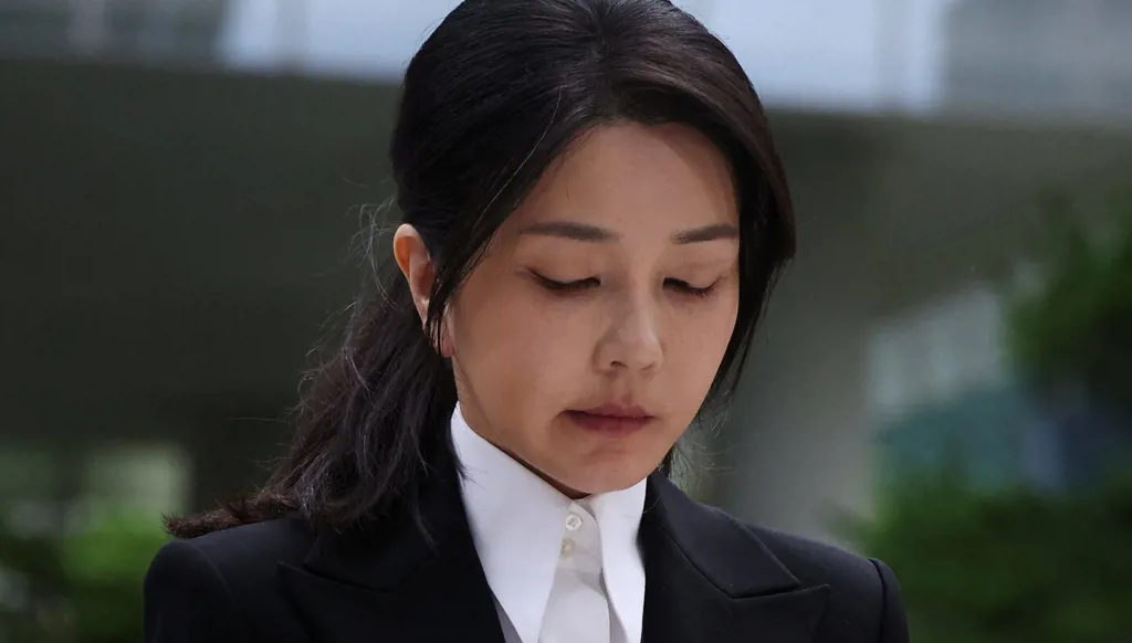 عاصفة سياسية في سول... مذكرة احتجاز بحق السيدة الأولى السابقة بتهم فساد