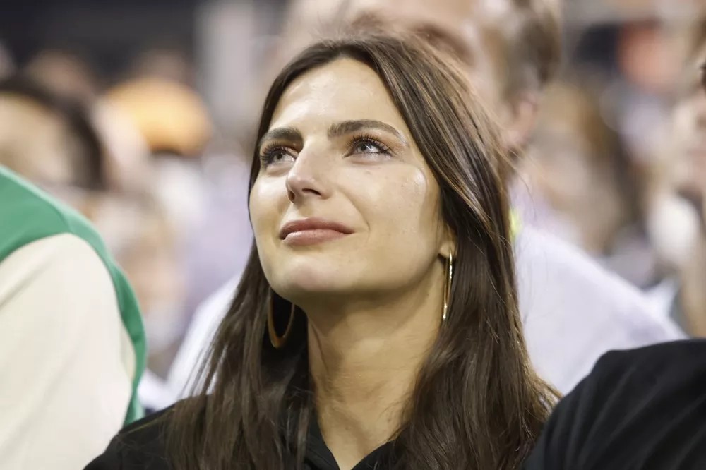 كايلي بيكيه.
