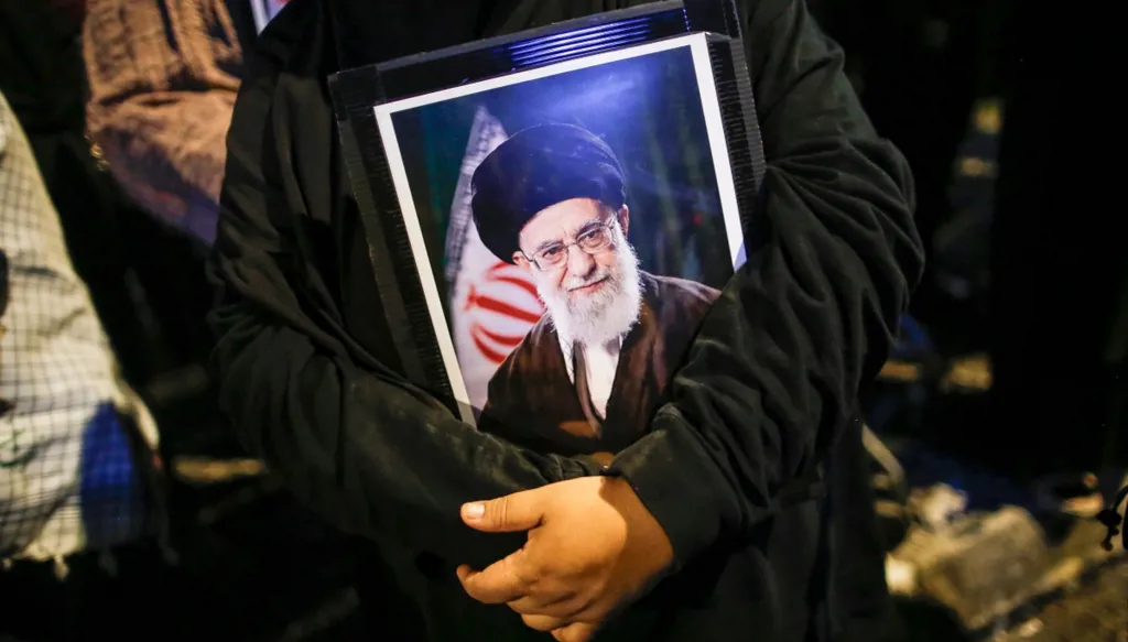 المنزل الذي قُتل بداخله خامنئي... صور نشرتها "تسنيم"