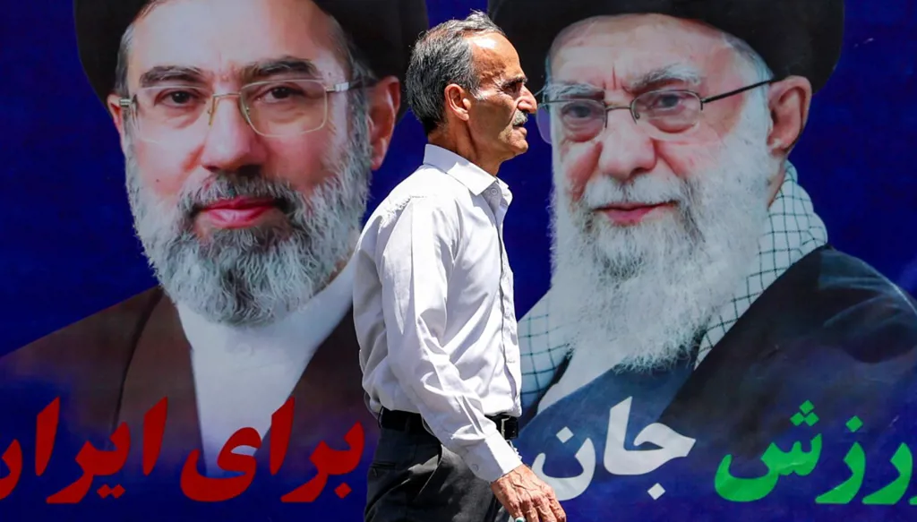 انقسام داخل إيران بشأن التفاوض... وغياب مجتبى خامنئي يزيد الغموض