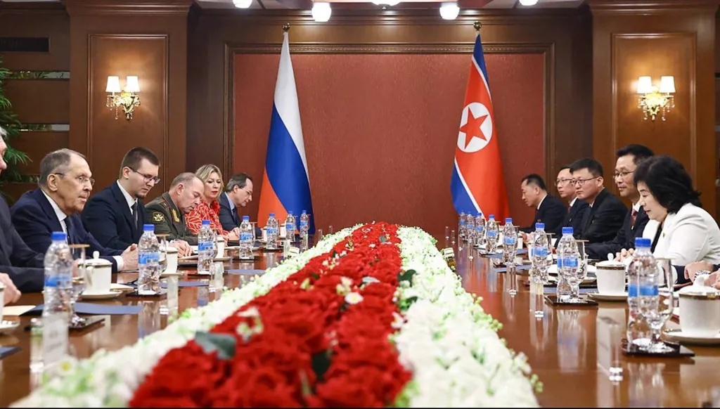 لافروف في كوريا الشمالية ولقاء مع كيم جونغ أون