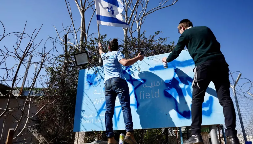 القوات الإسرائيلية تقتحم مقر "الأونروا" في القدس