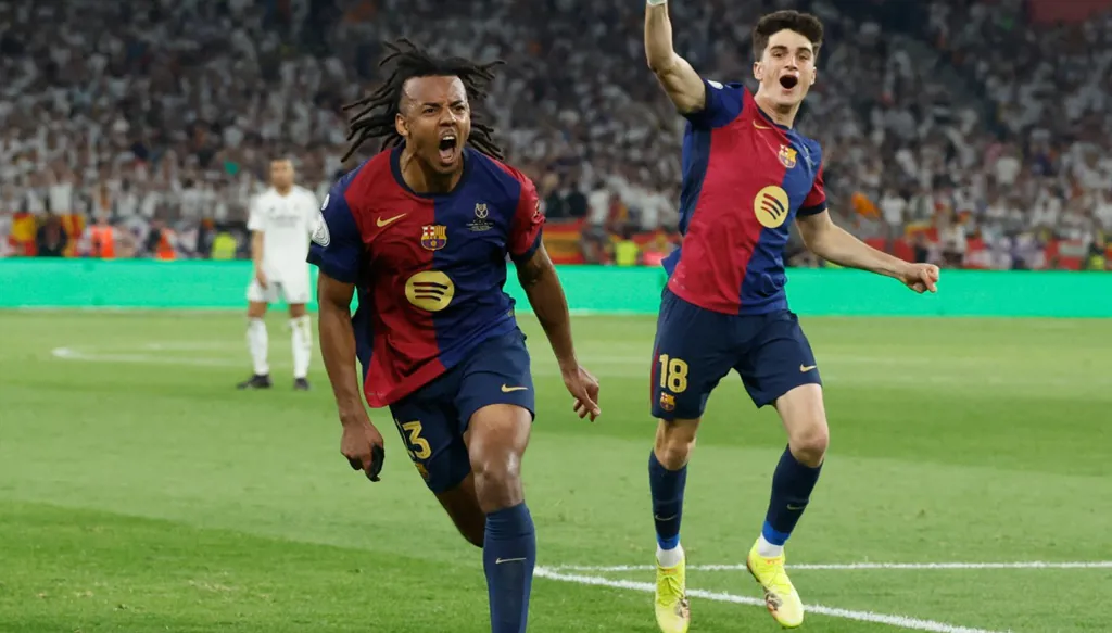 برشلونة يجدد عقد مدافعه لخمس سنوات