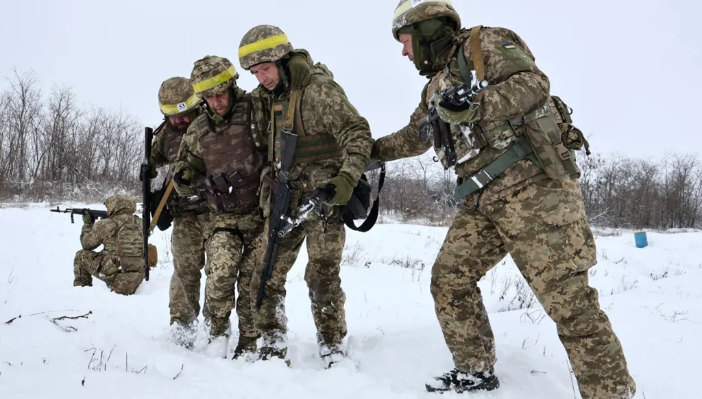 على وقع التفاوض... إخلاء قرى أوكرانية واستهداف روسي لأوديسا