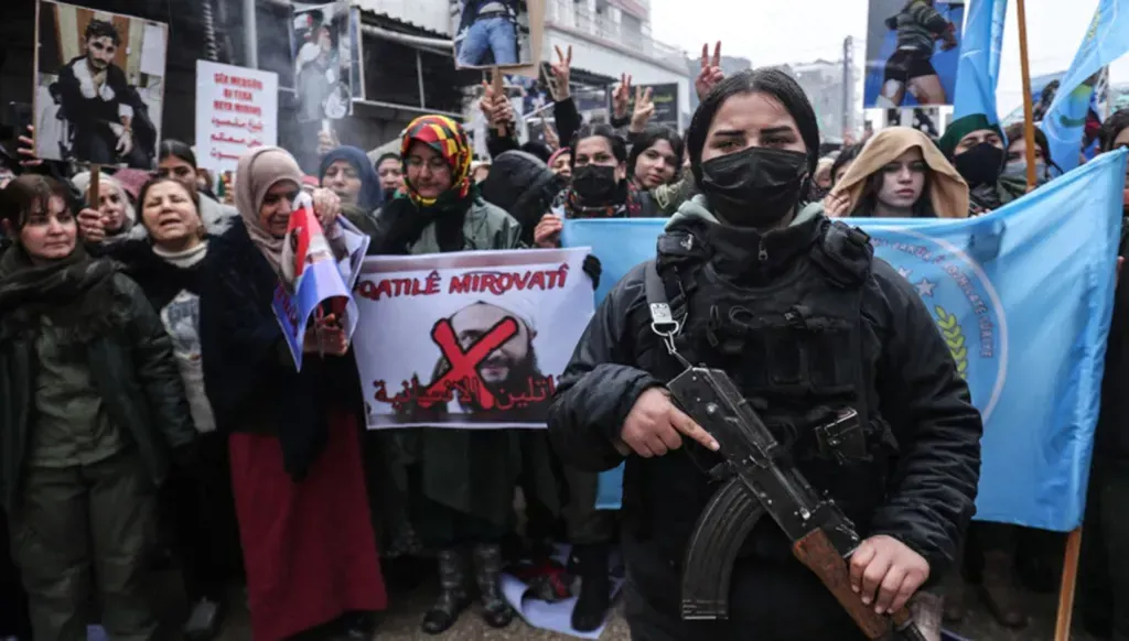 La Syrie entre le feu et le compromis : Damas s'oriente vers une escalade militaire alors que les Kurdes réclament des garanties