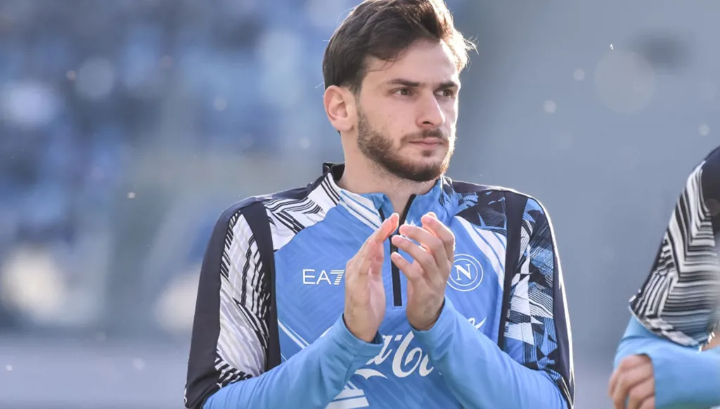 كفاراتسخيليا يعلن رحيله وجماهير نابولي تهين اللاعب (فيديو)
