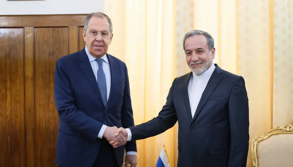 لافروف لعراقجي: يجب عدم استئناف القتال وموسكو مستعدة للمساعدة