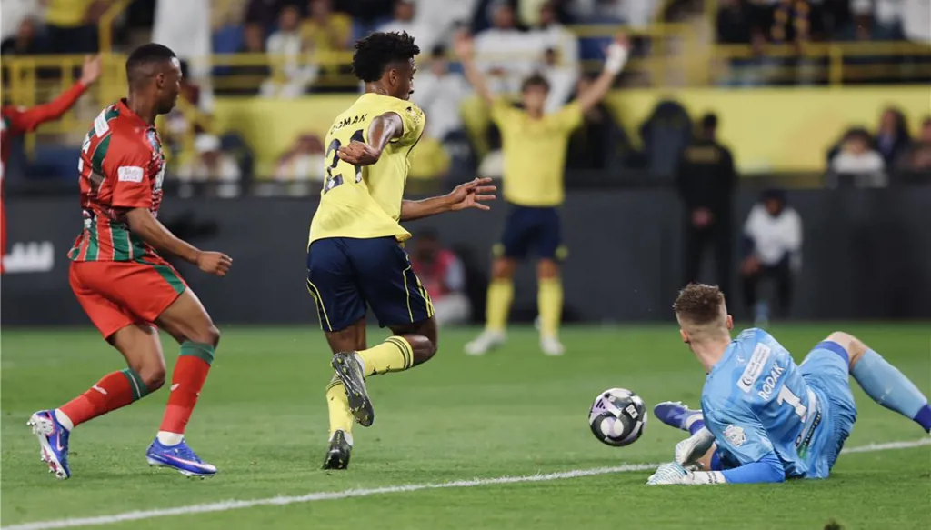 النصر ينجو بانتصار صعب ويقترب من لقب دوري روشن