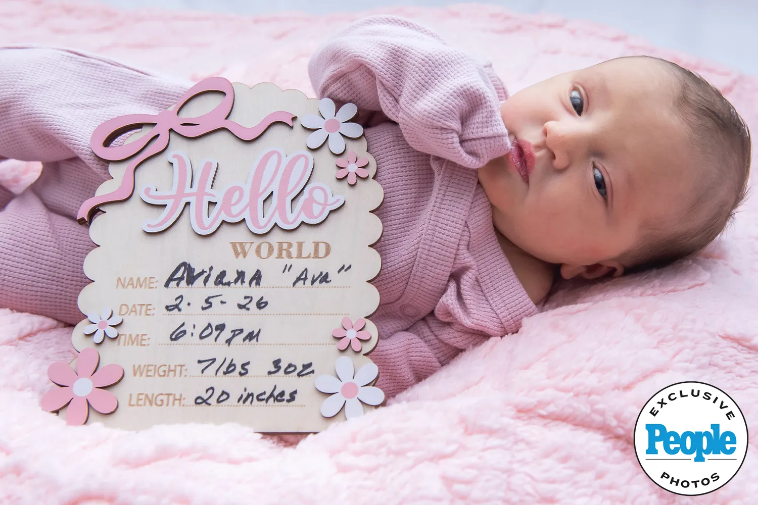 أفيانا روز طفلة الممثلة لورا أوريكو (بيبول).