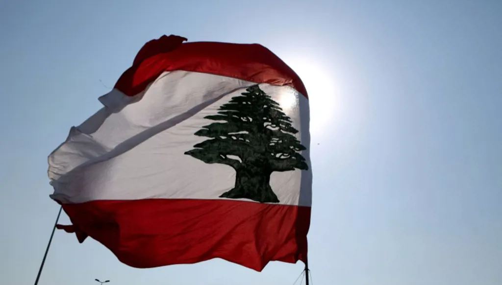 العلم اللبناني (مواقع).