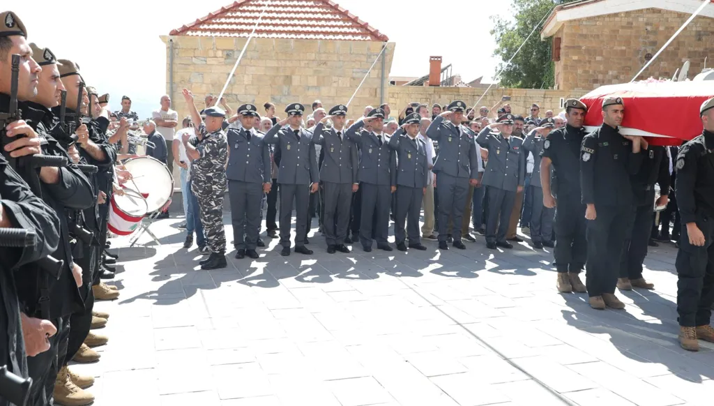 لبنان- قائد وحدة الشرطة القضائية في تشييع طوق: سنبقى الأمن الساهر والحارس الأمين للسلم الأهليّ