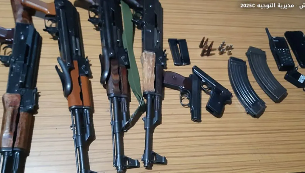 الجيش اللبناني: توقيف مواطنين وضبط كمية من الأسلحة الحربية والمخدرات