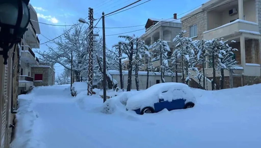 مع استمرار الصقيع... هل تُقفل المدارس في لبنان غداً؟