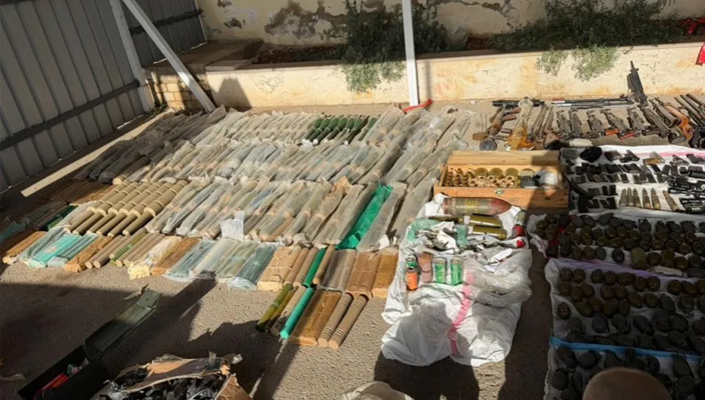 عصابة تنشط بمجال الاتجار بالأسلحة... الجيش اللبناني يوقف شخصَين (صور)