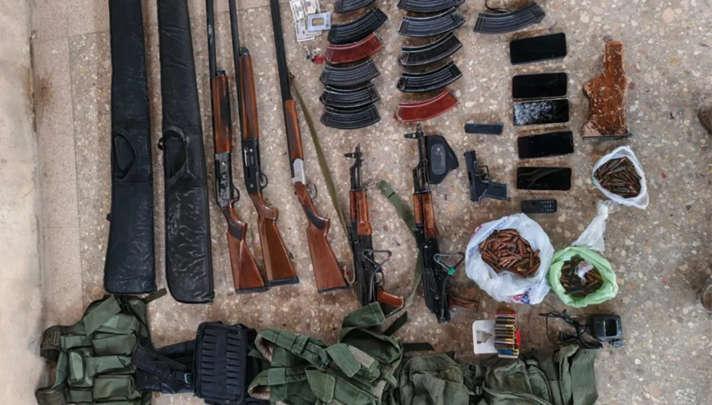الجيش يوقف 4 أشخاص شرق لبنان... وضبط مخدّرات وأسلحة