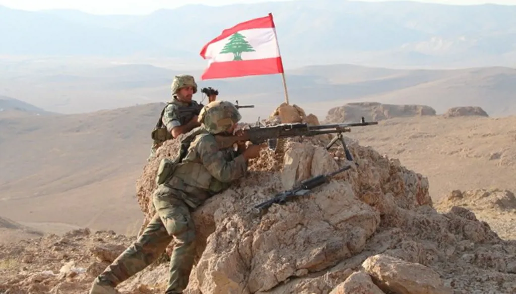 الجيش اللبناني يداهم منزل المطلوب "أبو سلة"... وهذا ما تم ضبطه