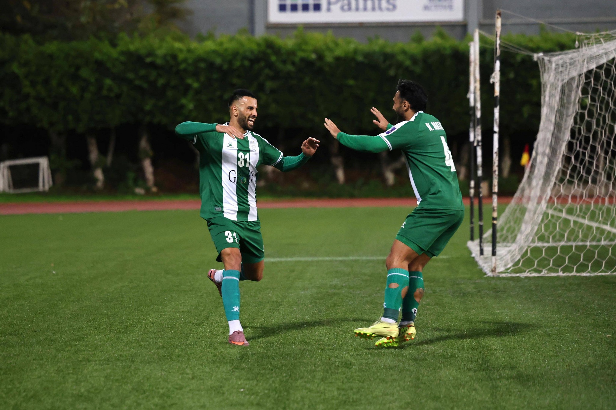 لاعبو الأنصار.