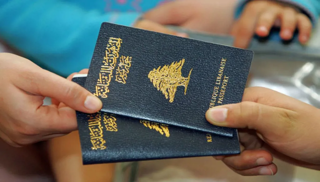 بعد تحذير دولي وضغط قبرصي... ما مصير جواز السفر اللبناني القديم؟