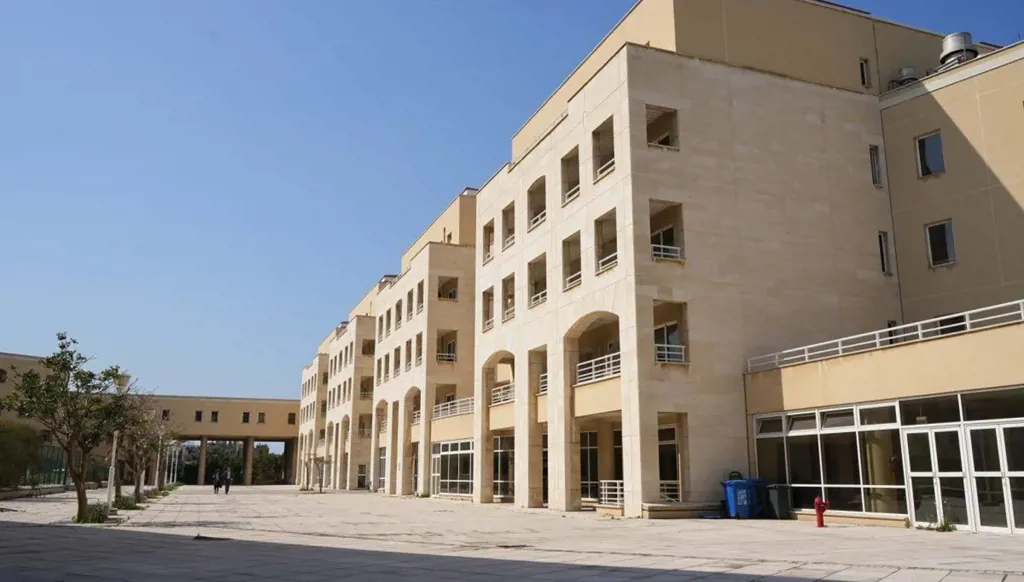 رابطة العاملين في "الجامعة اللبنانية": نعلن تجميد تحركنا لمدة شهر