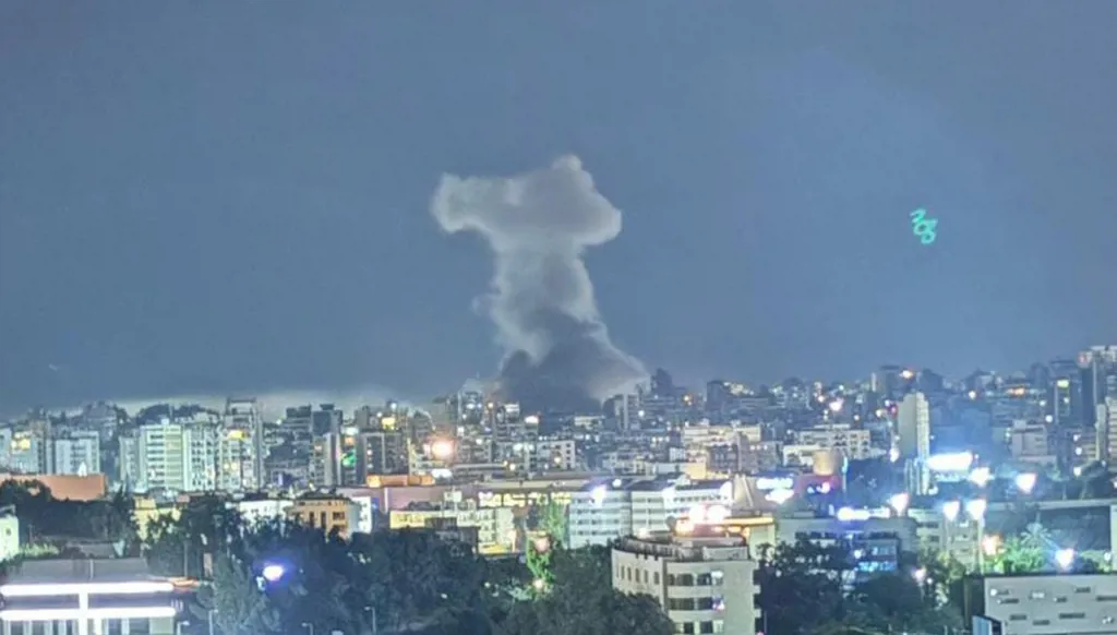 بالفيديو والصور- بعد التحذير الإسرائيلي... تجدد الغارات على الضاحية الجنوبية لبيروت