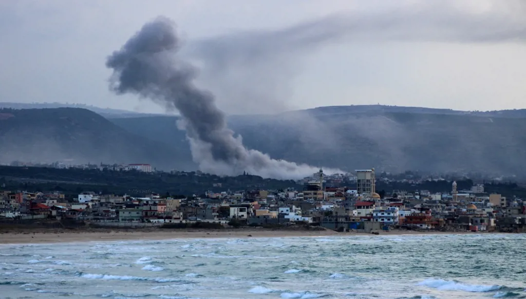 بالفيديو- بعد الإنذارات... غارة إسرائيلية على الحوش جنوبي لبنان