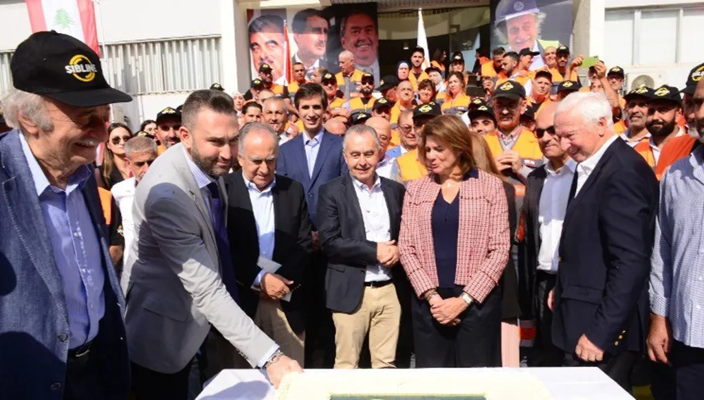 جنبلاط: نتمنى أن يتفق الرؤساء الثلاثة على صيغة مقبولة لمحاولة الخروج من الحرب