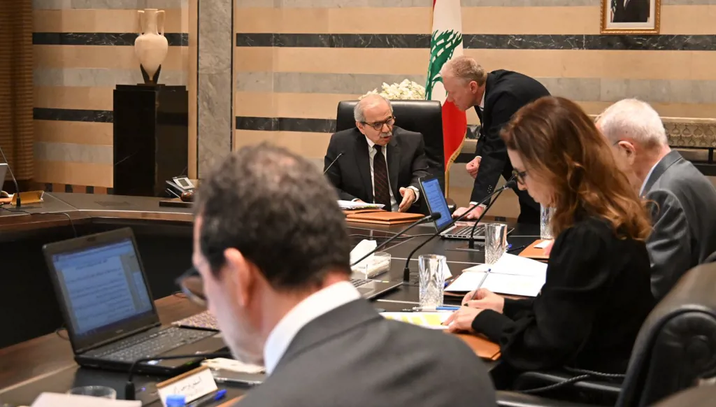 إصلاح الوضع المصرفي وتعديل الرسوم على الكحول... ما هي أبرز مقررات الحكومة اللبنانية؟