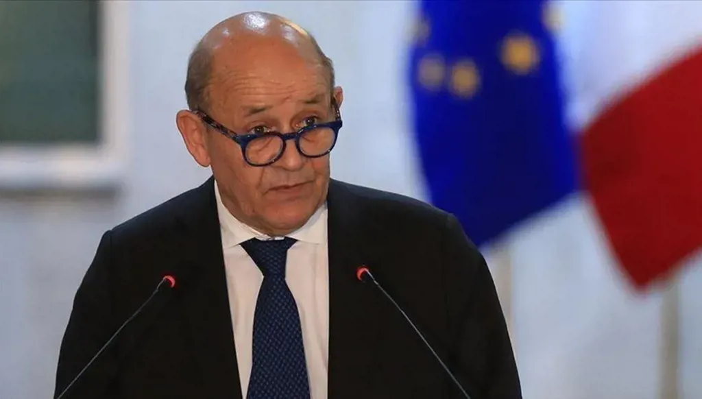 جان إيف لودريان... خيار محتمل لرئاسة الحكومة الفرنسيّة؟