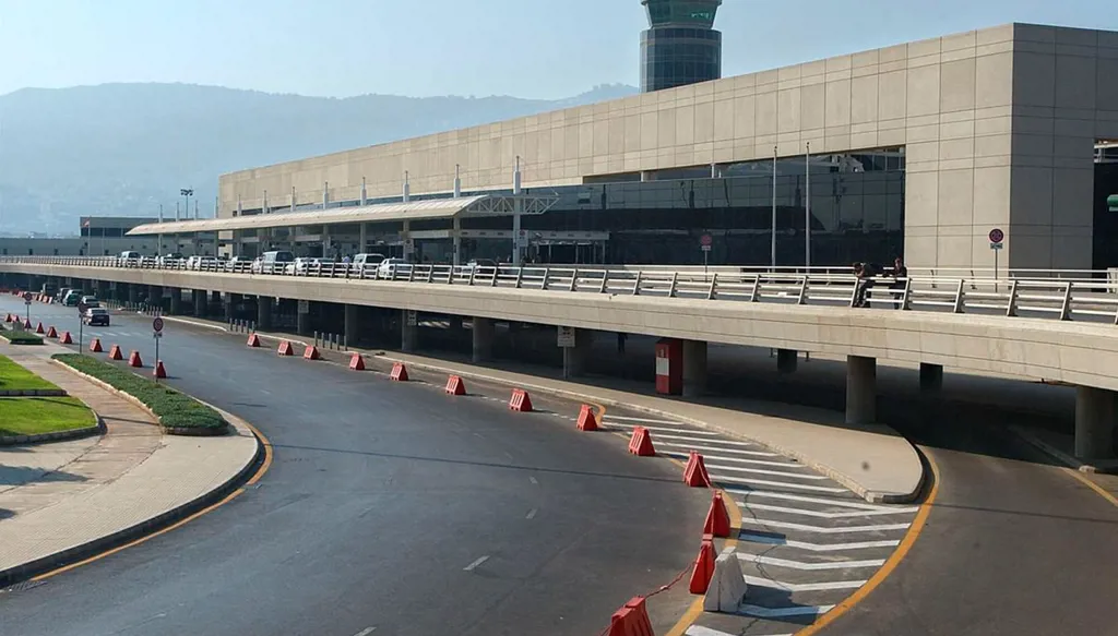 إيران تتهم إسرائيل بتعطيل الحركة الجوية مع لبنان