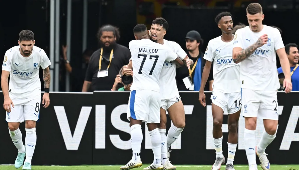 ليوناردو يمنح الهلال التعادل بمرمى فلوميننسي من جملة رائعة (فيديو)