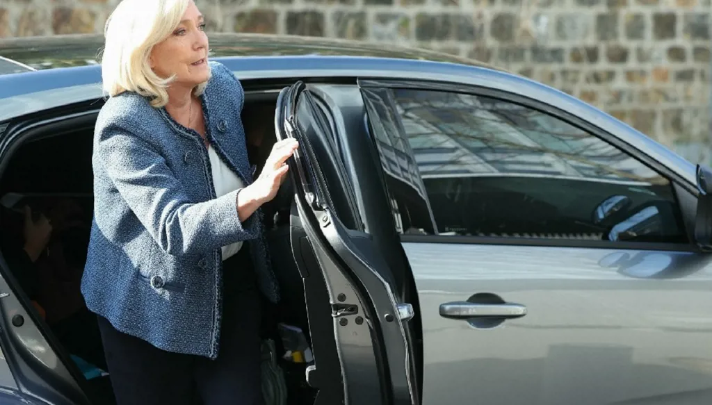 5 عند الخامسة: ألغام أمام حكومة سوريا وإدانة مارين لوبن... إنجاز إماراتي جديد