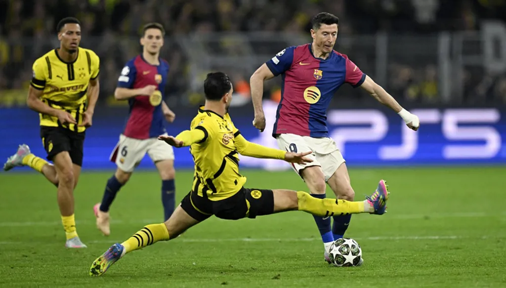 ليفاندوفسكي ينتقد لاعبي برشلونة بعد السقوط أمام دورتموند