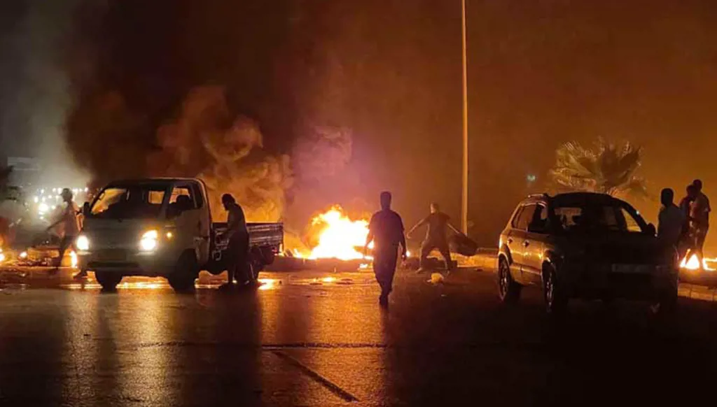 بالفيديو- الاحتجاجات في ليبيا تتصاعد للمطالبة برحيل الدبيبة