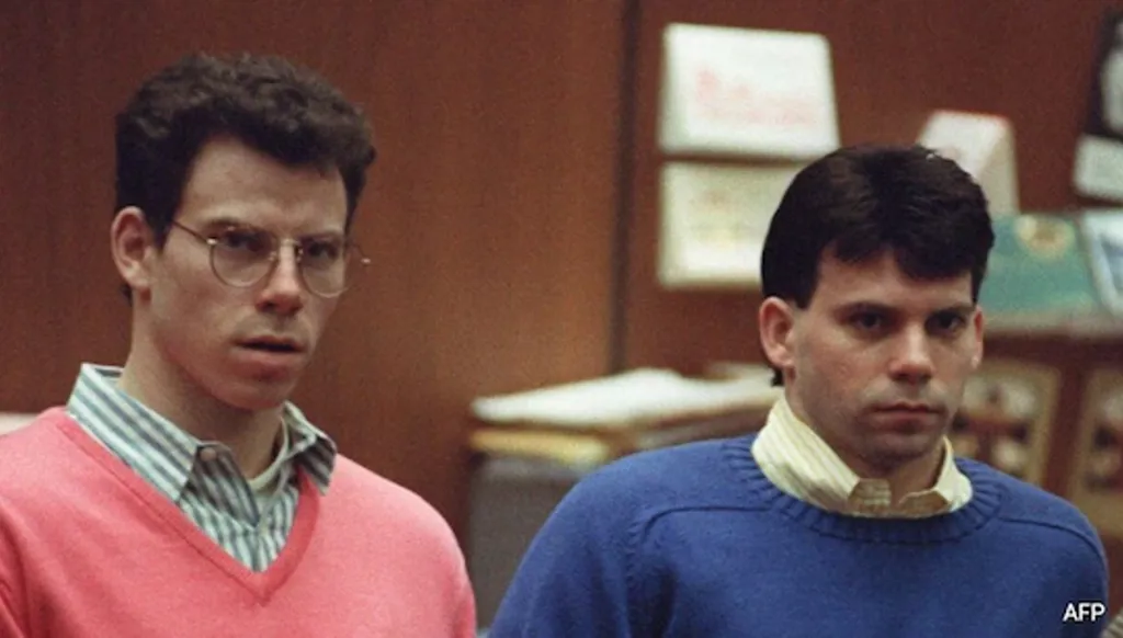 قاضي كاليفورنيا يمنح الأخوين مينينديز فرصة للحرية بعد 35 عاماً