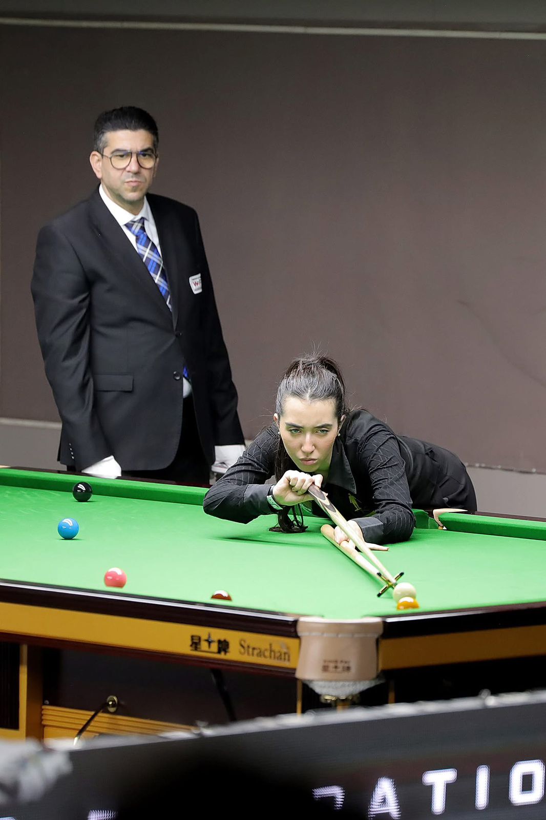 المغربية ياسمين إيثريب بطل العرب في البلياردو 9 و10 كرات.