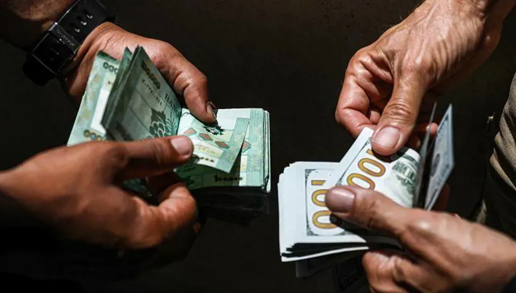الحرب في لبنان تستنزف الدولار فهل بدأ العد العكسي؟ شح الليرة… أداة لضبط تفلت السوق