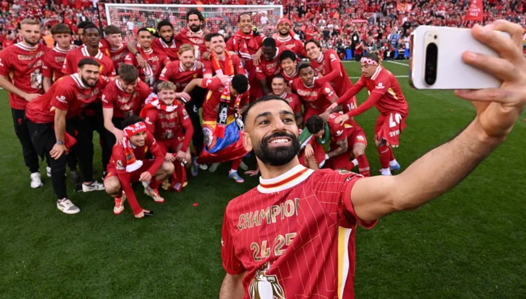 27 نيسان... يوم دخل بيليه القاموس وعادل ليفربول رقم غريمه