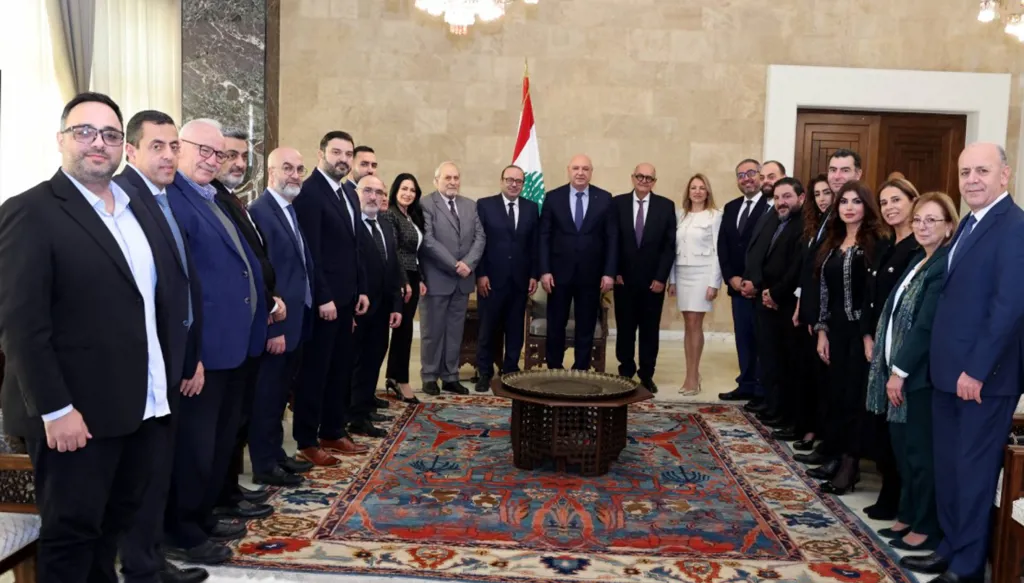 لقاء عون مع وفد