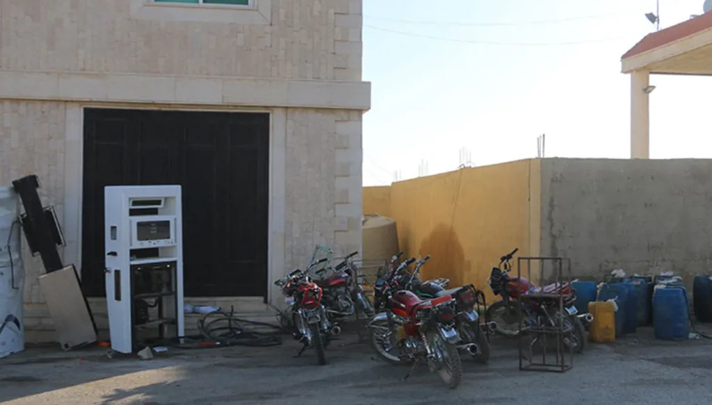 الجيش اللبناني: دهم محطات محروقات غير شرعية وتوقيف شخص ينتمي لعصابة مسلّحة (صور)