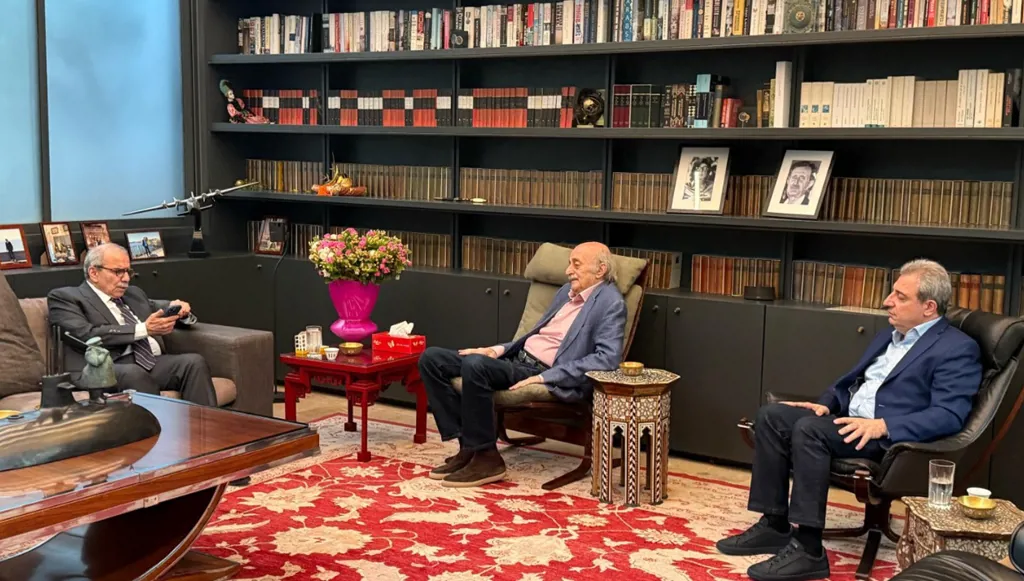 جنبلاط يبحث مع سلام في آخر المستجدات السياسية في لبنان