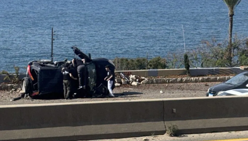 مسيَّرة إسرائيلية تستهدف سيارة على أوتوستراد السعديات (فيديو وصور)