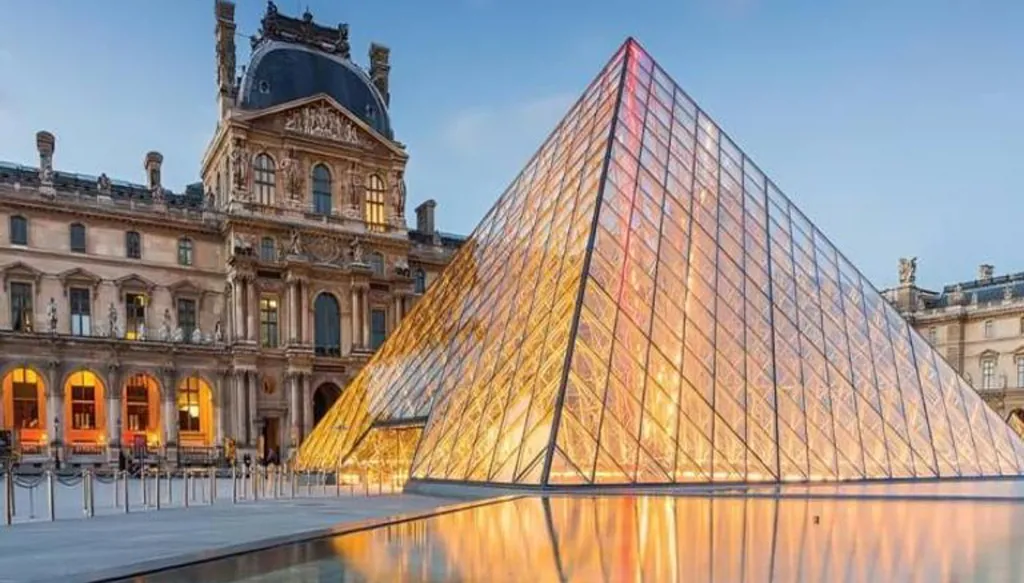 تسرّب مياه في متحف اللوفر يُتلف مئات الكتب بقسم الآثار ‏المصرية