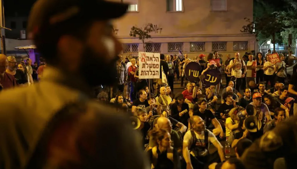 بالفيديو... مناهضون لحكومة نتنياهو يقتحمون مقر الليكود واعتقال ‏العشرات