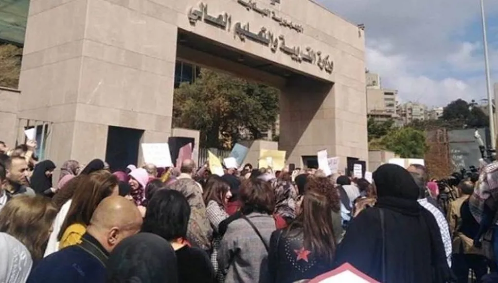نشر قانون تعويضات المعلمين... التطبيق ثم طلب التعديل؟