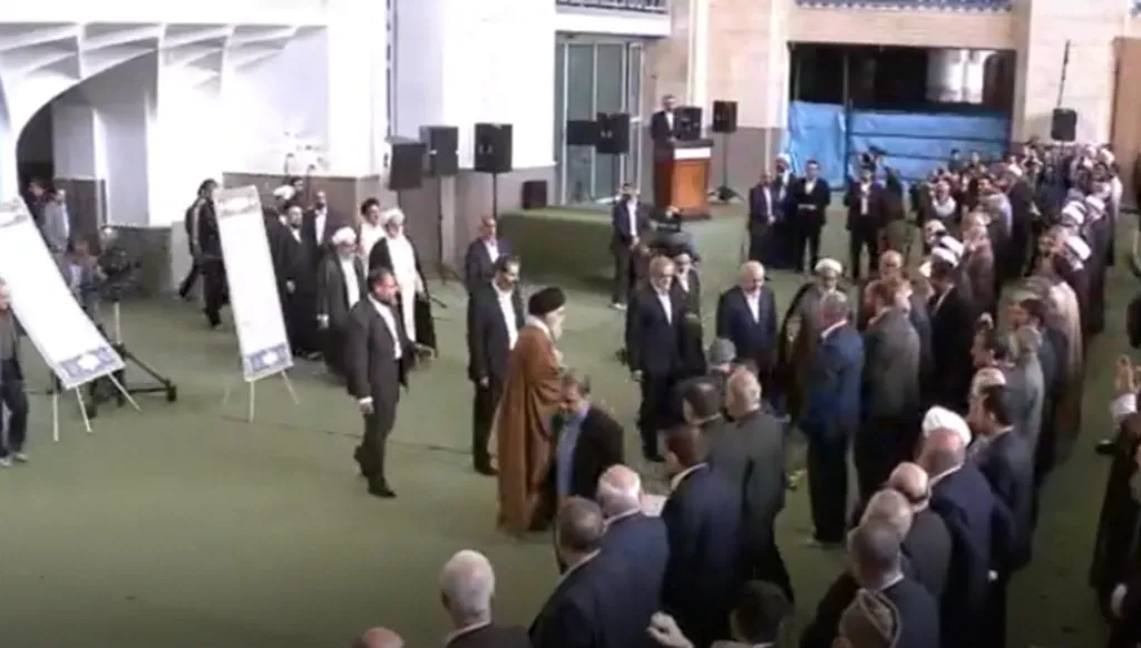 خامنئي يتوعد في عيد الفطر بـ"رد حازم" على أي هجوم يستهدف بلاده: أميركا ستتلقى صفعة قوية