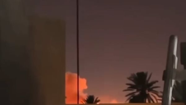 ألسنة اللهب تتصاعد جراء الانفجار (مواقع التواصل)